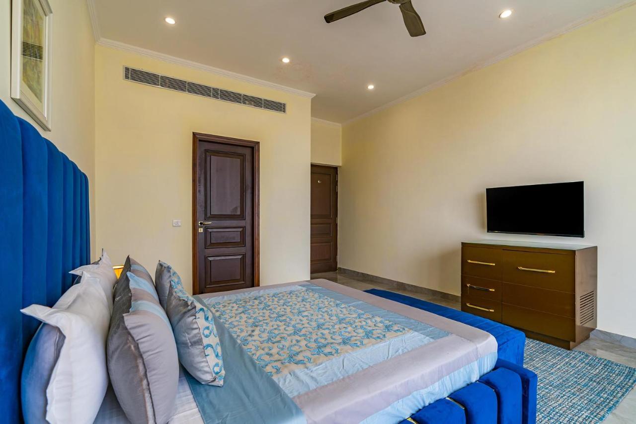 Stayvista At Blanc Belle With Outdoor Pool Sohna Exterior photo